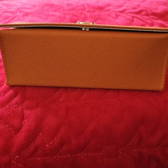 Tory Burch glass case - Picture 4 of 8